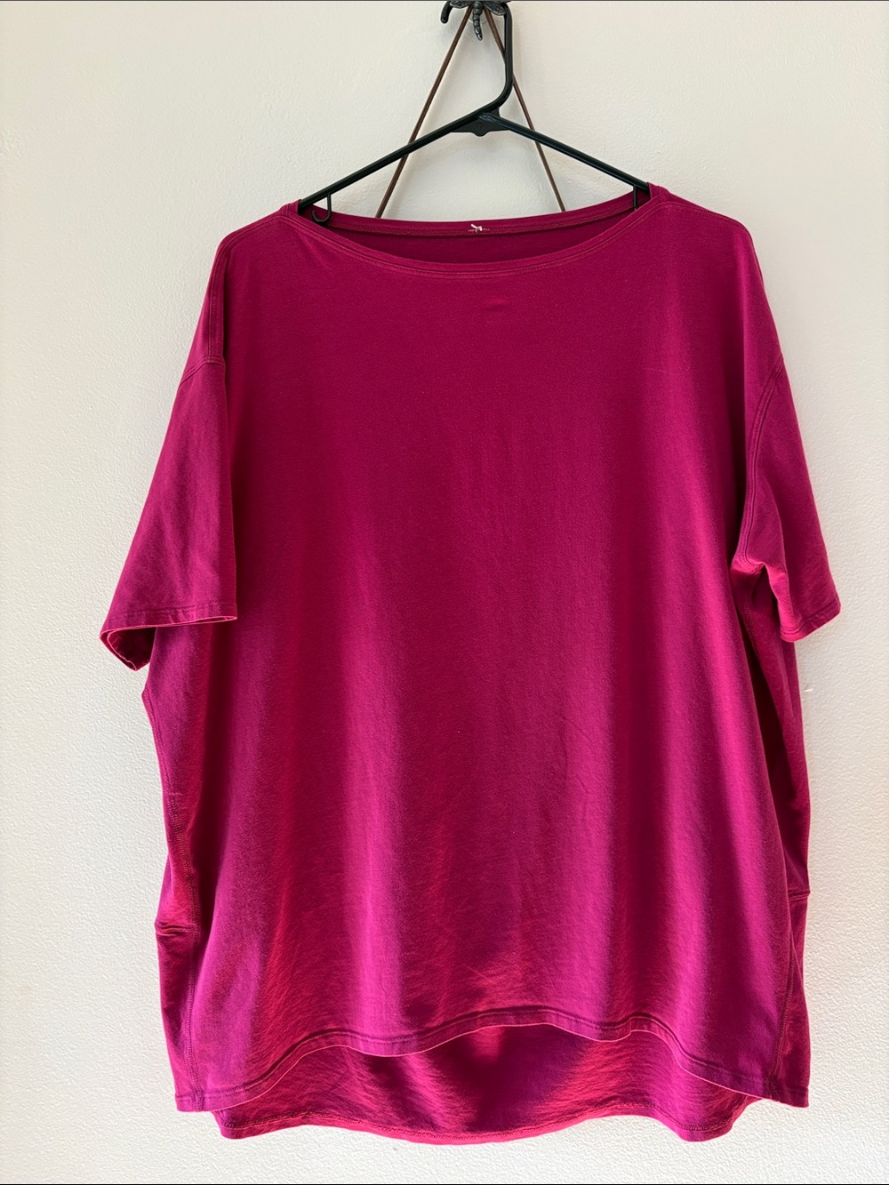 lululemon athletica relaxed boat neck high- low top in Magenta